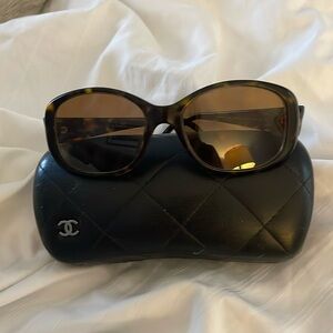 Chanel (sun)glasses